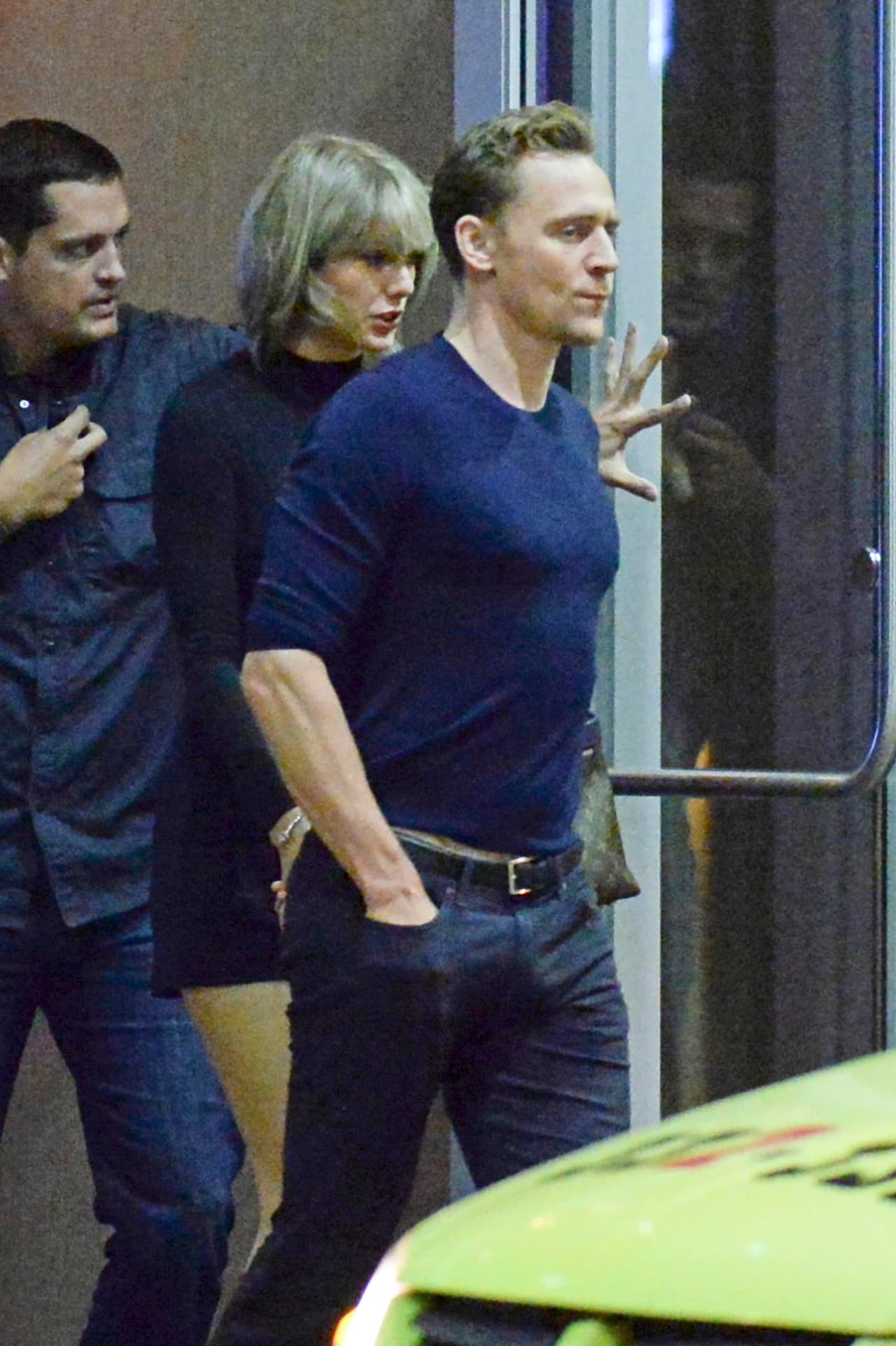 Taylor Swift y Tom Hiddleston flechados por Cupido.