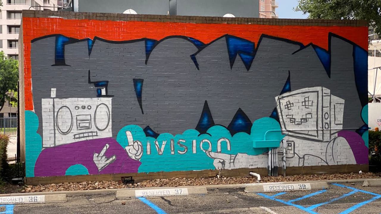 El mural fue creado por Moes Art Houston.
