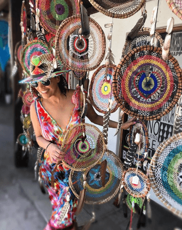 También se dio la oportunidad de comprar hermosas artesanías.