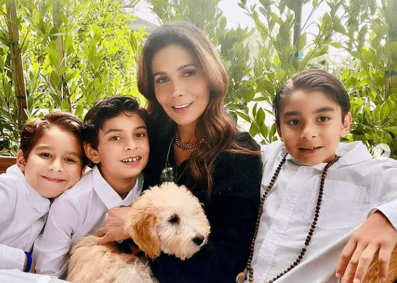 Actualmente está alejada de las cámaras, pero mantiene a sus seguidores al tanto de su vida y la de su familia por medio de las redes sociales.