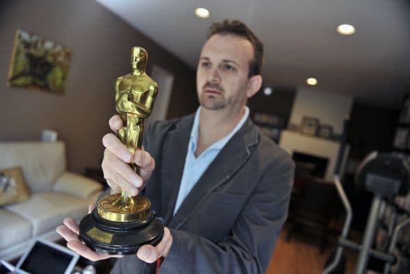 "La gente continúa siendo atrapada por la magia de las películas y hubo una puja extremadamente entusiasta por los Oscar, que tuvieron una alta demanda y precios de venta", comentó el subastador Sanders, publico AFP.