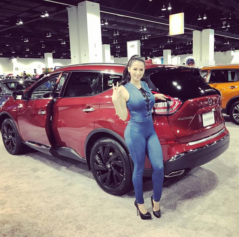 Otra querida locutora, consentida de 'los troqueros' es Carlita Medrano, una mujer bella y súper divertida.