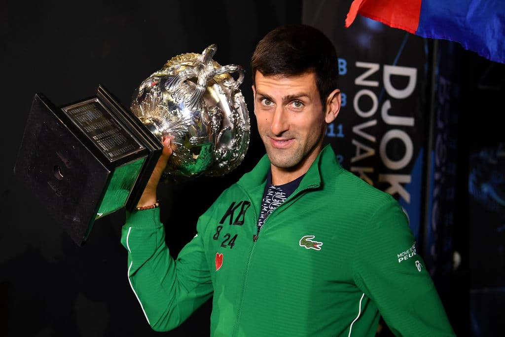 Con una gran remontada, Djokovic vence al austriaco Dominic Thiem con parciales de 6-4 / 4-6 / 2-6 / 6-3 / 6-4 y, por octava ocasión, se lleva el Australian Open y vuelve a ser el número uno.