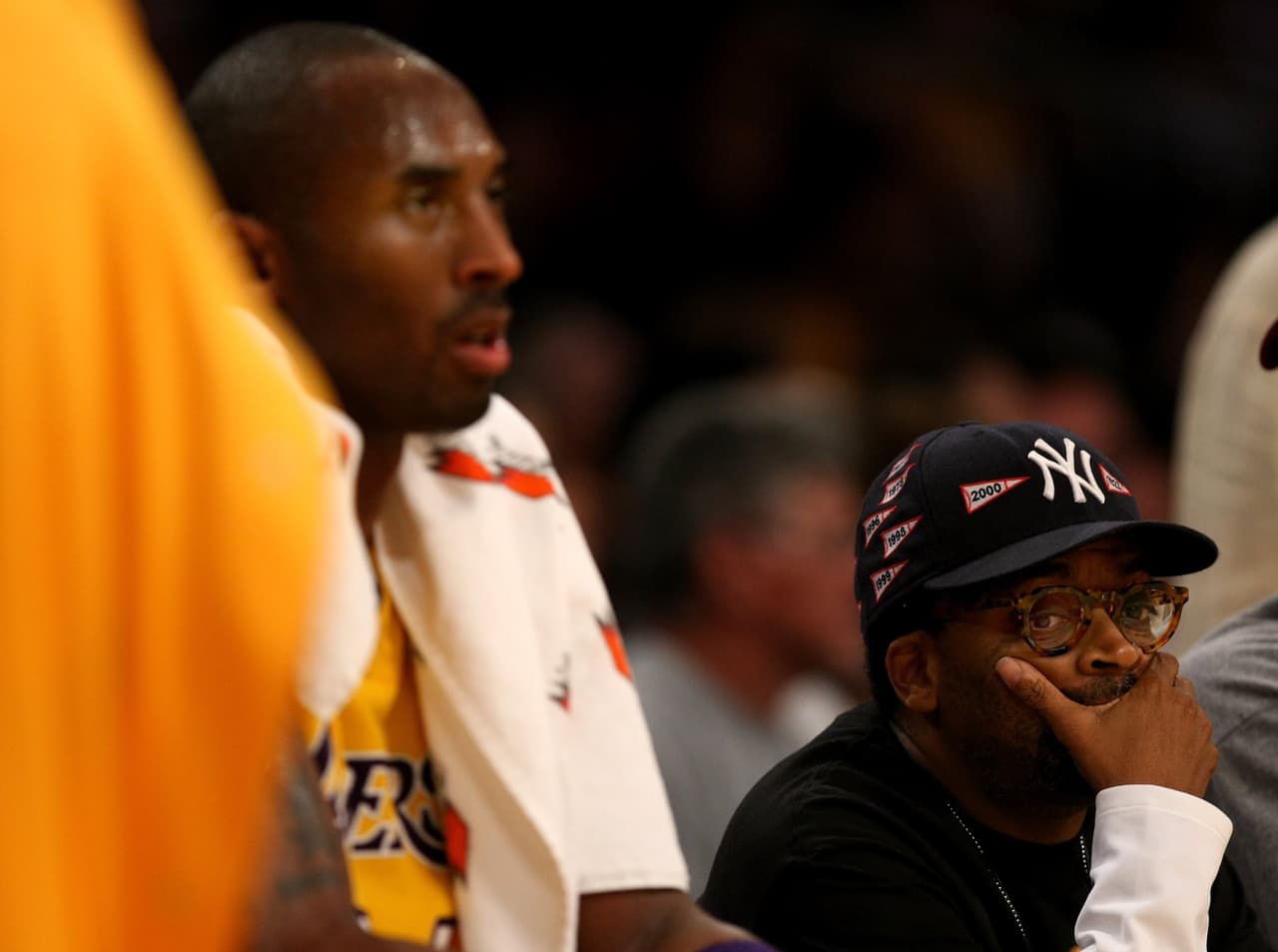 Se sabe que Spike Lee es aficionado de los deportes; además de ser seguidor de los Knicks de Nueva York. En 2010 salió al aire el documental 'Winning time: Reggie Miller vs. The New York Knicks', que se centra en la interacción de Lee con Miller en los juegos de los Knicks en el Madison Square Garden.