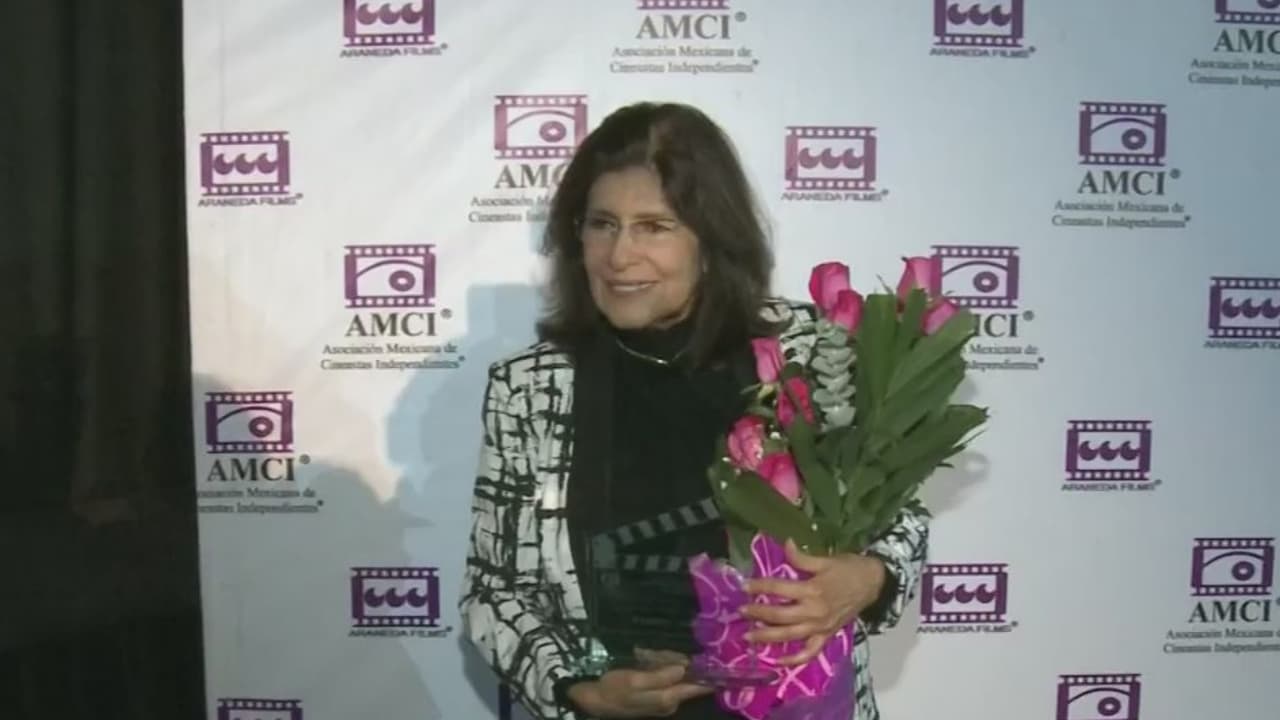 "Le quitaron la intubación, ya dejen de decir que está intubada. Todos los días va mucho mejor. Qué padre que está mejor y celebremos su vida […] Está muy bien, mándenle buena vibra, 'la Raquelita' está perfecta", informó en el programa Hoy.
<br>