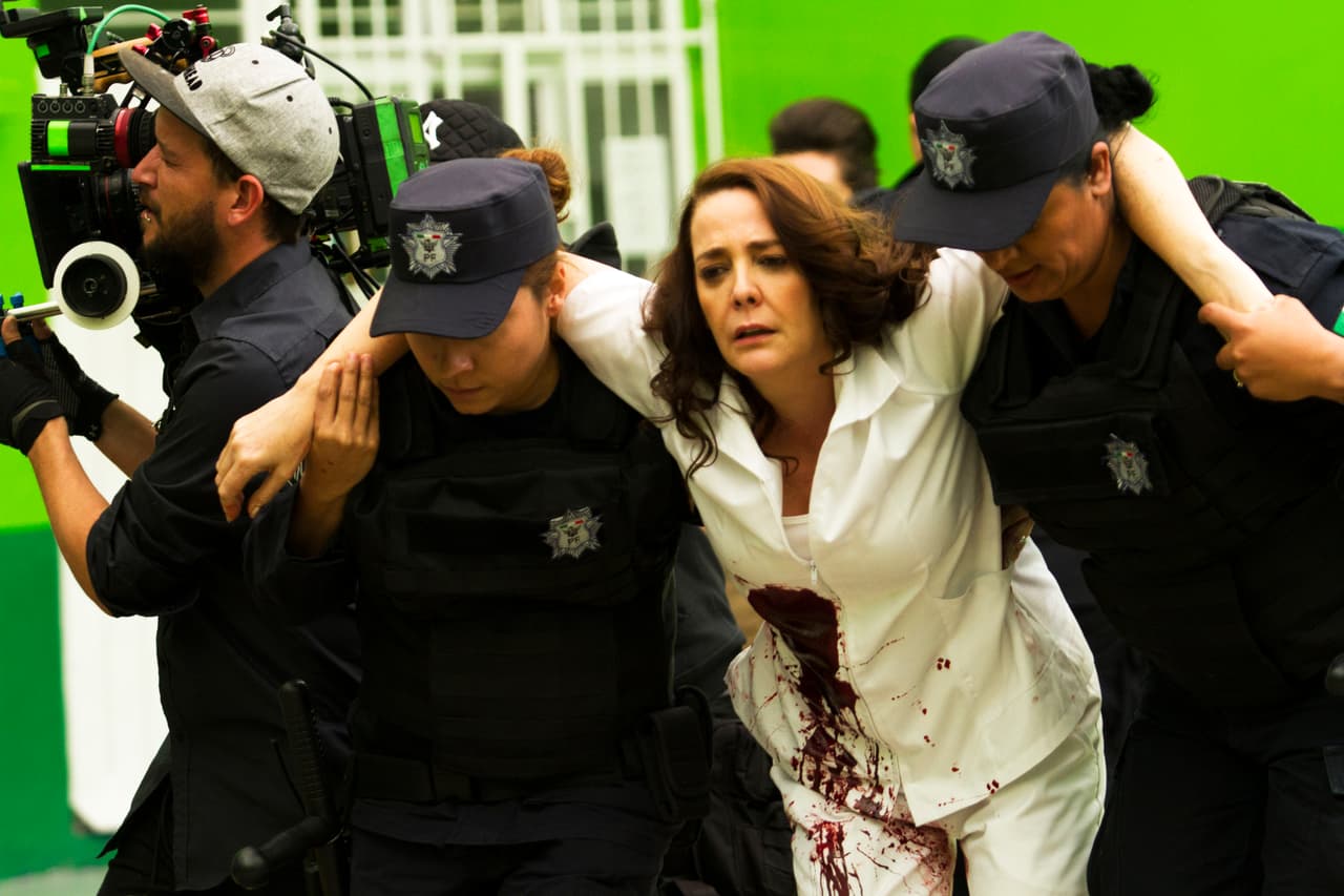 Estela fue llevada de prisa a la enfermería para que fuera atendida.