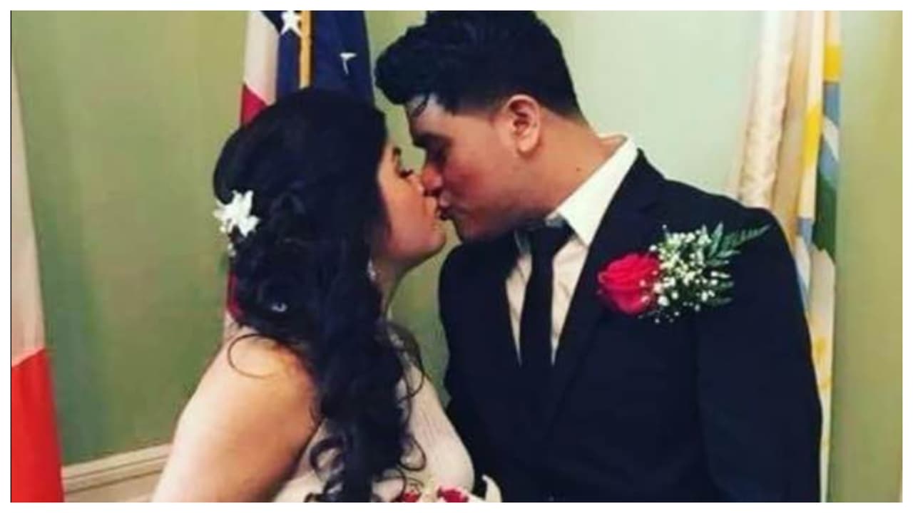Su familia la ha recordado en las redes sociales. 
<a href="https://www.univision.com/local/nueva-york-wxtv/maria-andres-martinez-muere-despues-de-que-la-ambulancia-que-la-llevaba-choca-por-ir-contra-la-via-video" target="_blank">María Andrés- Martínez</a> y Emanuel Ramón tenían cinco años de casados. Y con frases como "Así, sin buscarte, apareciste dando un golpe en mi existencia y retumbando en mi alma", él celebraba su amor en FB.