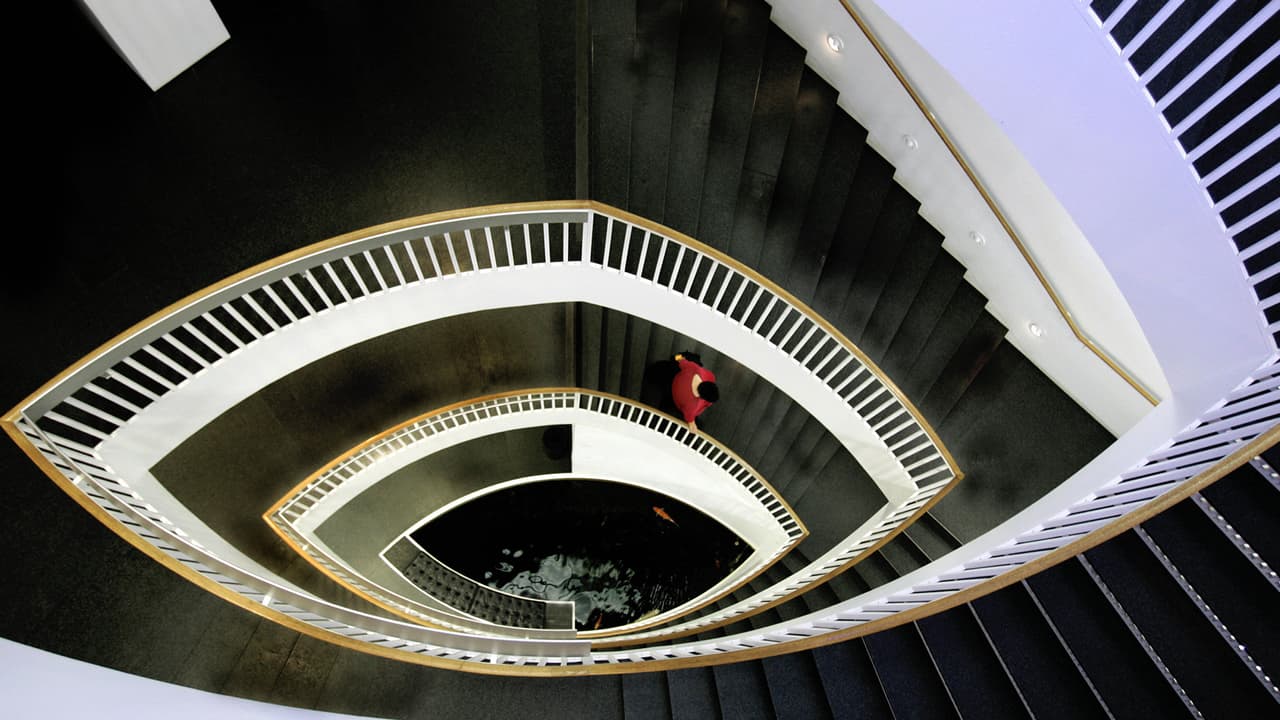 <h3 class="cms-H3-H3"><b>Museo de Arte Contemporáneo</b></h3>
<br>Disfruta de las exhibiciones permanentes y temporales en este icónico museo de la Ciudad de los Vientos. El Museo de Arte Contemporáneo es gratis para residentes de Illinois todos los jueves. Además, ofrece entrada sin costo para profesores, personal militar, policías y bomberos, entre otros. Consulta más detalles en la
<a href="https://mcachicago.org/" target="_blank">página del museo</a>.
<br>
<br>
<b>¿Dónde?</b>
<br>Museo de Arte Contemporáneo, 220 E Chicago Ave. Chicago IL 60611
<br>
<br>
<b>¿Costo?</b>
<br>Los precios de los boletos inician en $15; sin embargo, este museo ofrece acceso sin costo a residentes, profesores y personal militar todos los jueves.