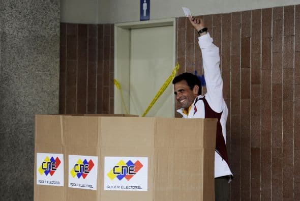 "Que nadie se quede sin votar. Todos estos abusos se vencen con el voto. Hoy gana Venezuela, no tenga ninguna duda", afirmó.