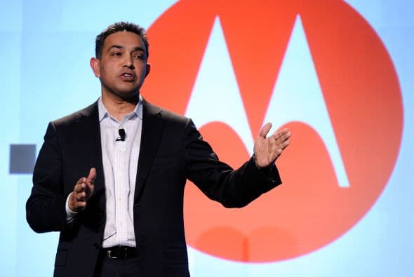 2. SANJAY JHA- El CEO de Motorola Mobility también se coloca entre los directores ejecutivos que aumentó, en buena medida, sus ingresos. En 2010 Jhna ganó $13,016,126, 245% más que durante 2009.