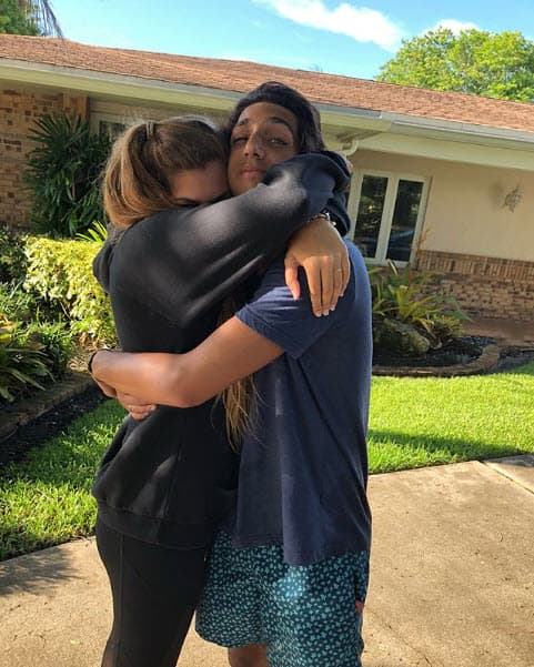 "
<a href="https://www.univision.com/shows/el-gordo-y-la-flaca/entre-lagrimas-y-risas-asi-ha-sido-la-relacion-de-lili-estefan-y-su-hijo-lorencito-fotos">¡Extrañándolo! Todavía no me acostumbro</a>. Mis hijos son muy unidos y creo que la ida de Lorenzito a la universidad les va a ser difícil, se separan por primera vez. Pero seguimos porque estamos muy orgullosos de sus logros", publicó la Flaca el 21 de agosto en Instagram.