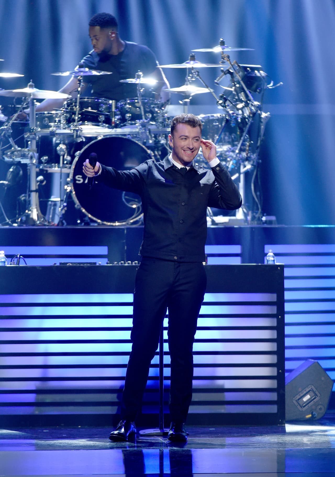 Sam se veía muy contento y vaya que tiene razones para estarlo, pues en unos días comenzará su gira por América Latina y es el encargado de la banda sonora de la próxima película de James Bond. ¡Es un gran músico!