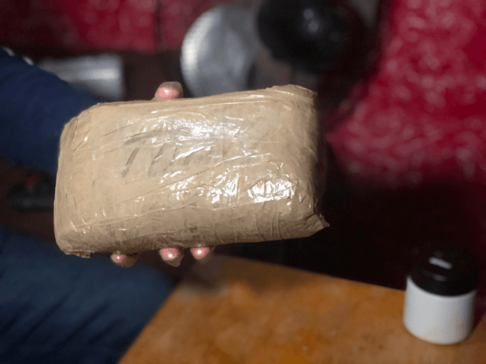 Cada distribuidor envía la droga con una palabra clave, como identificador.