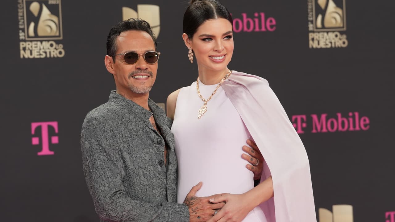 Marc Anthony y Nadia Ferreira en Premio Lo Nuestro 2023