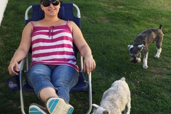 Michelle Díaz es la madre de Byron y Sam. La primera vez que vio a Byron, se enamoró de él por lo juguetón, y de Sam por cariñoso. Sam siempre se pone en dos patas para que lo carguen, lo aprieten y len besitos.