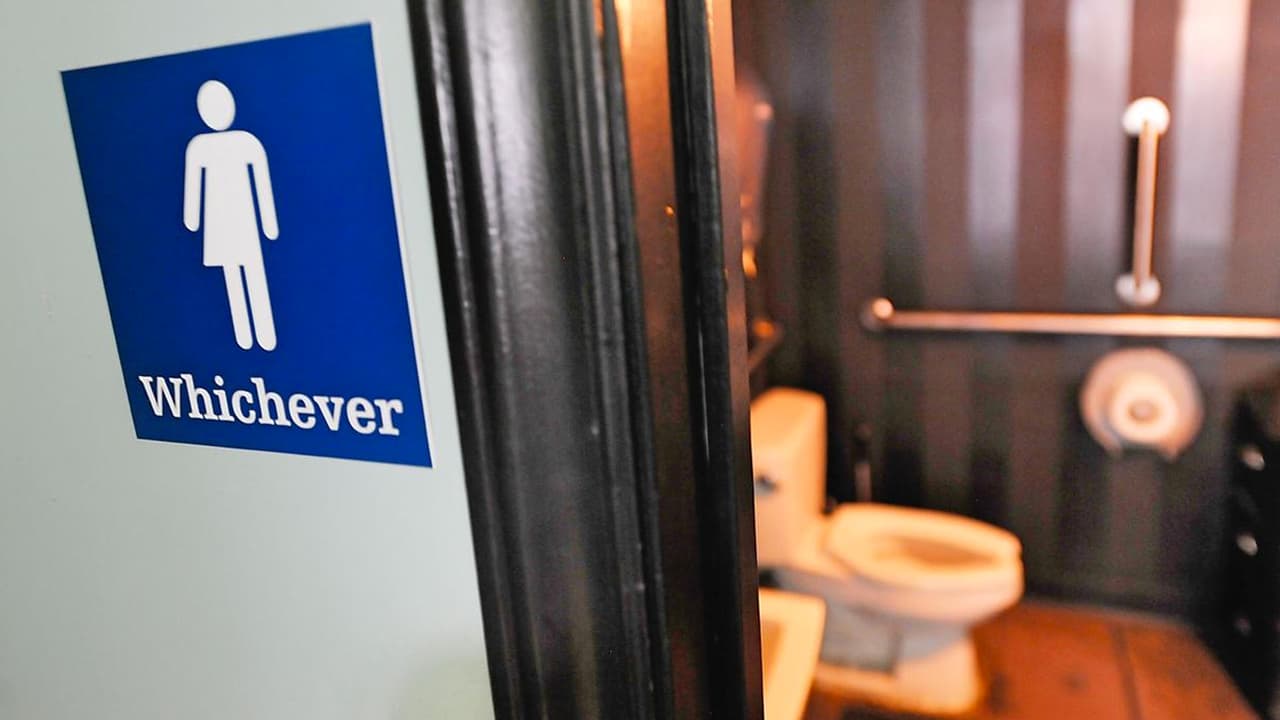 Las escuelas públicas de Nueva York instalarán un baño adicional para alumnos transgénero 