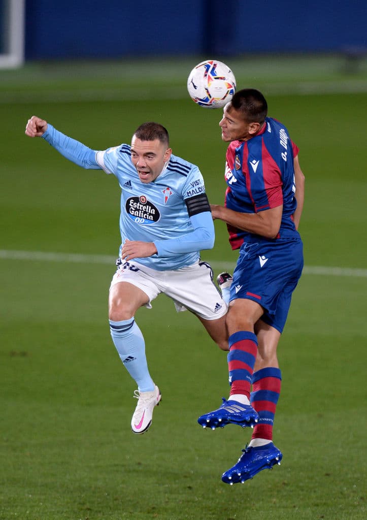 Celta de Vigo y el Levante empatan en la séptima jornada de LaLiga. Roger Martí abrió el marcador al minuto 48 para poner al Levante arriba en el marcador, pero Sergio Carreira se encarga de igualar el marcador en la segunda mitad para irse 1-1. El mexicano Nestor Araujo tuvo minutos en el campo.