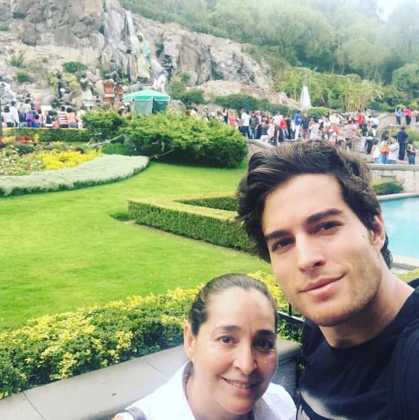 Danilo Carrera sigue disfrutando de México, en esta ocasión visitó el Cerro del Tepeyac, en donde está la Basílica de Guadalupe en compañía de su mamá.
