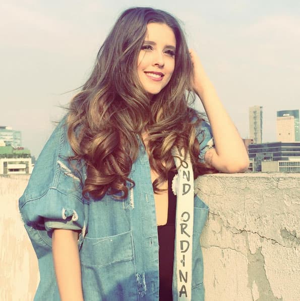 Paulina Goto está inmersa en las grabaciones de "Un camino hacia el destino", pero se da un espacio para disfrutar al máximo los rayos del sol.