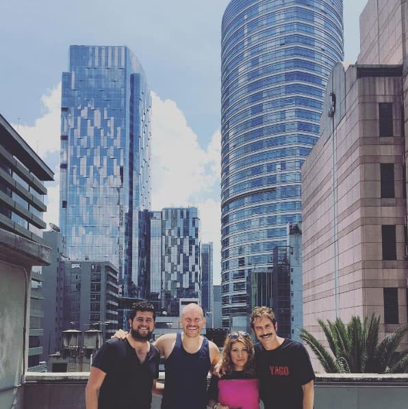 Ricardo Leguízamo y Pablo Valentín están a mil por hora en las grabaciones de "Yago", pero eso no les impide disfrutar un día soleado en la Ciudad de México.