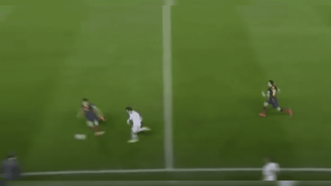 <b>La velocidad se evidenció</b>
<br>- Gareth adelaantó la pelota a la distancia necesaria.
<br>- Tomó muy mal parado a Bartra.