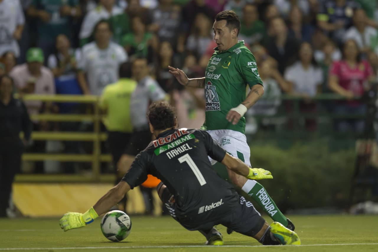 Los reflejos y la agilidad de Nahuel Guzmán salvaban a Tigres comenzando la parte complementaria.