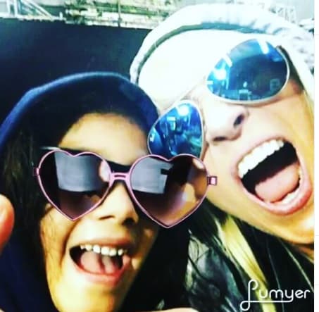 “Por mi hija estoy aquí, porque ella quería ver a Karol Sevilla y es fan de ‘Soy Luna’”.