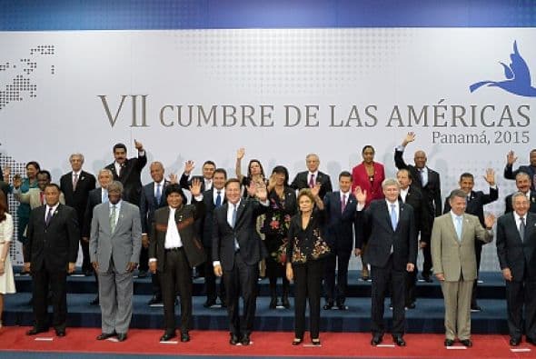 Imagen de la fotografía oficial de los asistentes después de la primera actividad de este sábado.