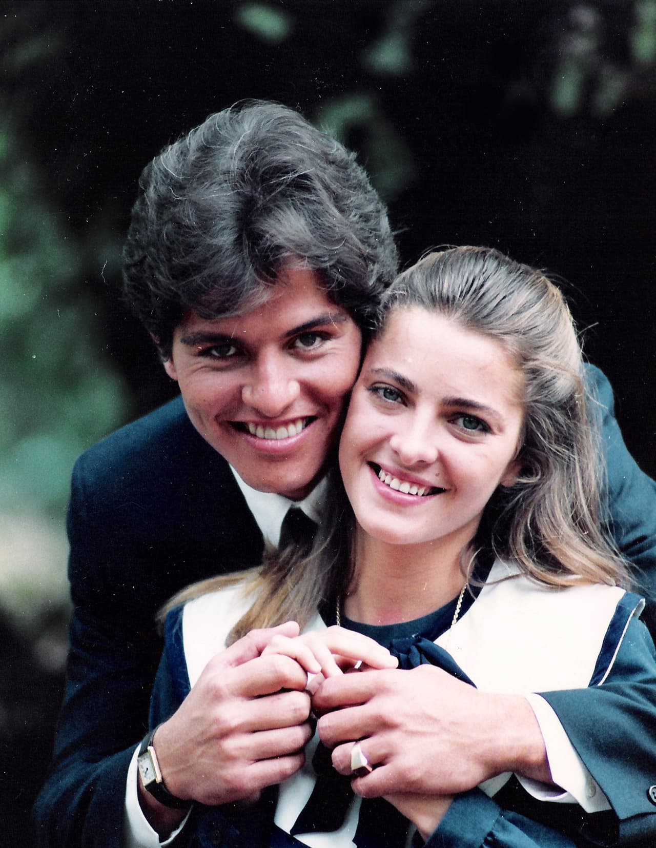 <b>Lola Merino</b> protagonizó en 1990 la telenovela 'Diamantes y cenizas' junto a 
<b>Ernesto Laguardia</b>, aunque nunca volvió a llevar el rol principal de alguna historia siguió con su carrera artística.