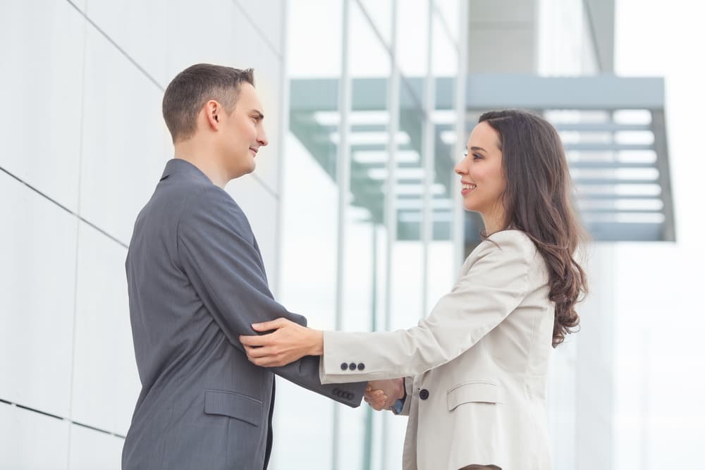 No cambies felicidad y estabilidad, por dinero. Una de las cualidades positivas de tu signo geminiano es tu disposición optimista. Con esa disposición conseguirás cumplir las metas que te has trazado. La influencia planetaria actual está aclarando tu mente y sembrándote ideas que te darán mucho éxito en el futuro.