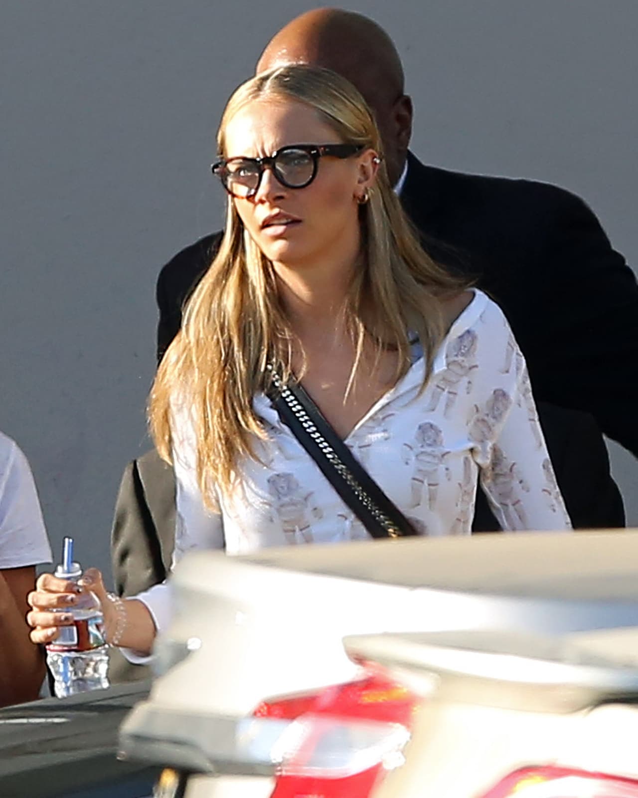 Pero mira cómo se la toparon los fotógrafos saliendo del programa de Jimmy Kimmel.