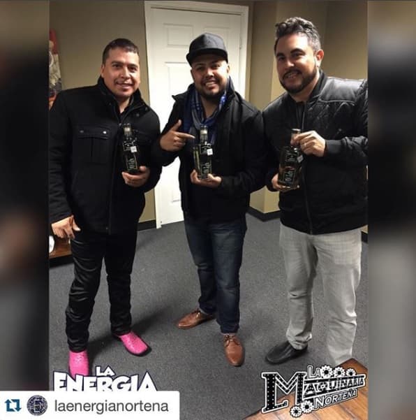 La agrupación de norteño-sax son apoyados por sus compañeros y amigos del regional mexicano, como demuestran con esta foto en la que aparece La Energía Norteña.