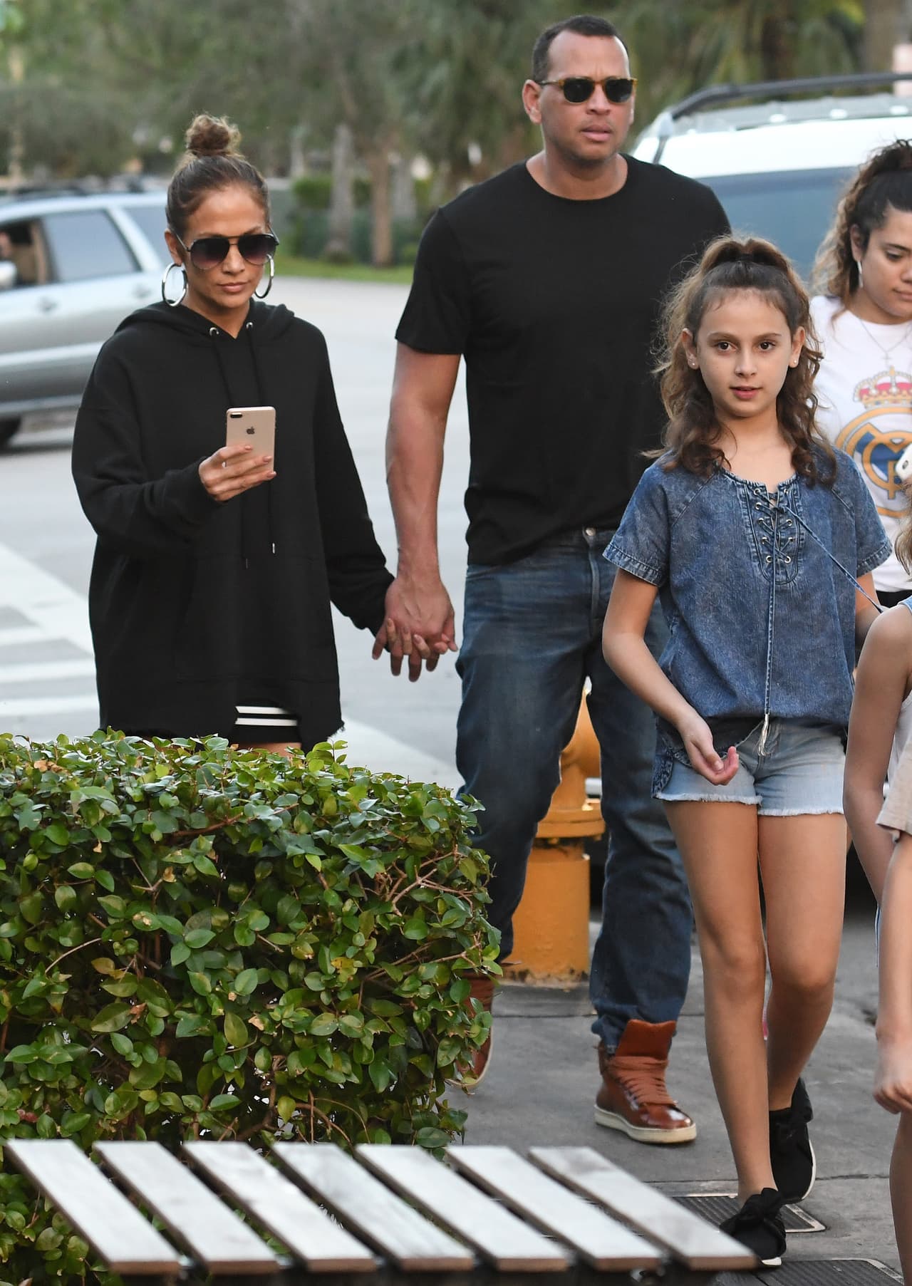 ¿A dónde se dirigían el exbeisbolista de la mano de Jennifer Lopez y los respectivos hijos de ambos?