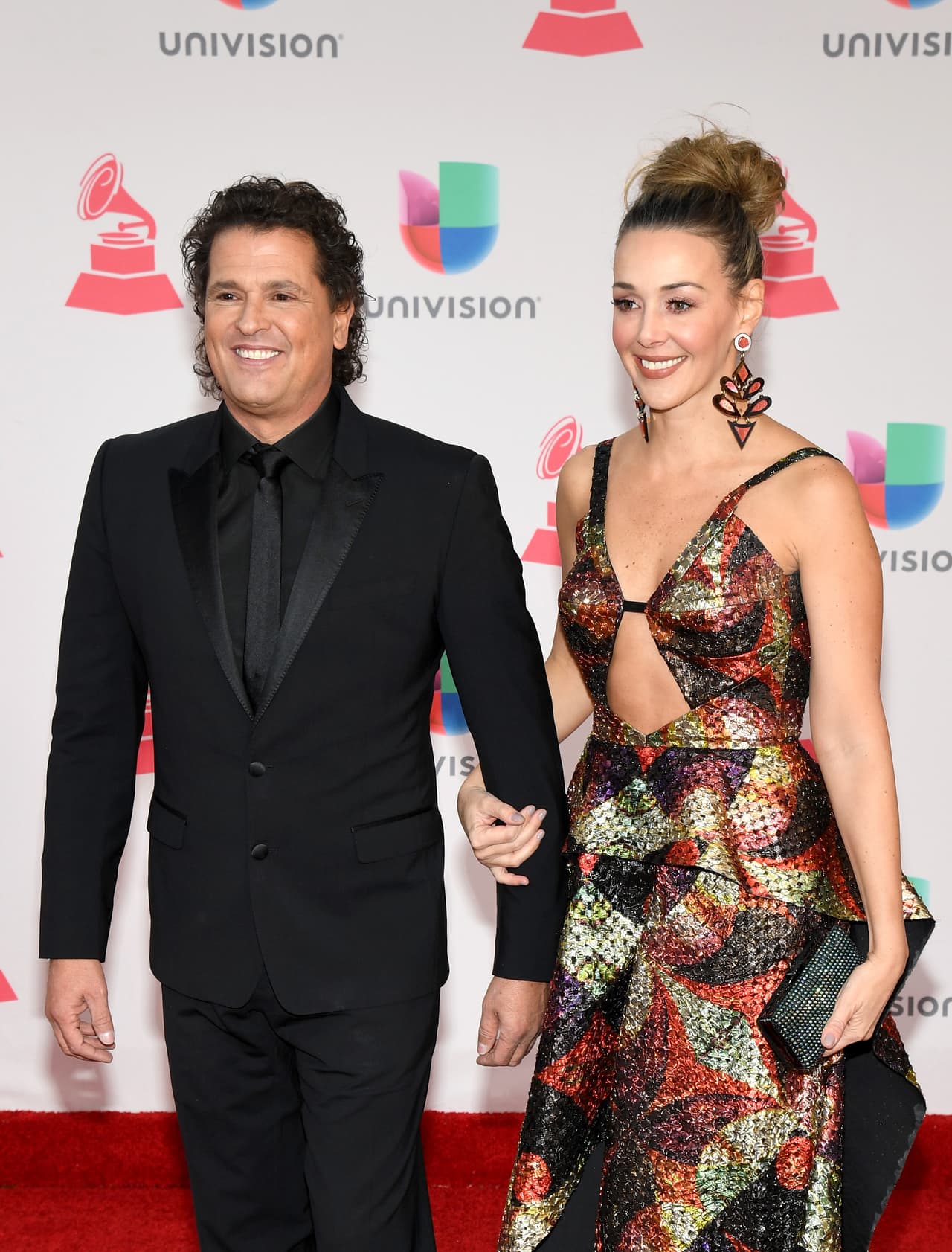 Actualmente, Carlos Vives está casado con Claudia Helena Vasquez y tiene cuatro hijos: Lucy, Elena, Carlos y Pedro.