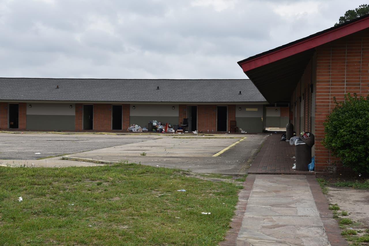 “Con la orden de que esta propiedad no esté en funcionamiento, la oficina del alguacil puede desviar los servicios policiales a otras áreas y ciudadanos del condado para recibir asistencia”, dijo la oficina del alguacil en un comunicado.
<br>