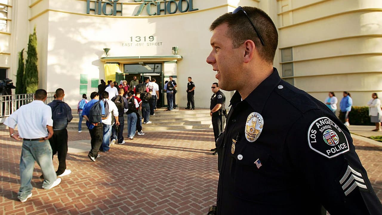 Involucrar a la comunidad, el plan para que escuelas del LAUSD sean más seguras sin necesidad de tener policías