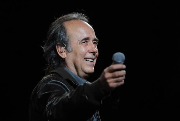 Se dice que Serrat grabará una de sus canciones con Paquita la del Barrio, sí, esta noticia llamó mucho la atención y parece ser que puso a Paquita muy feliz.