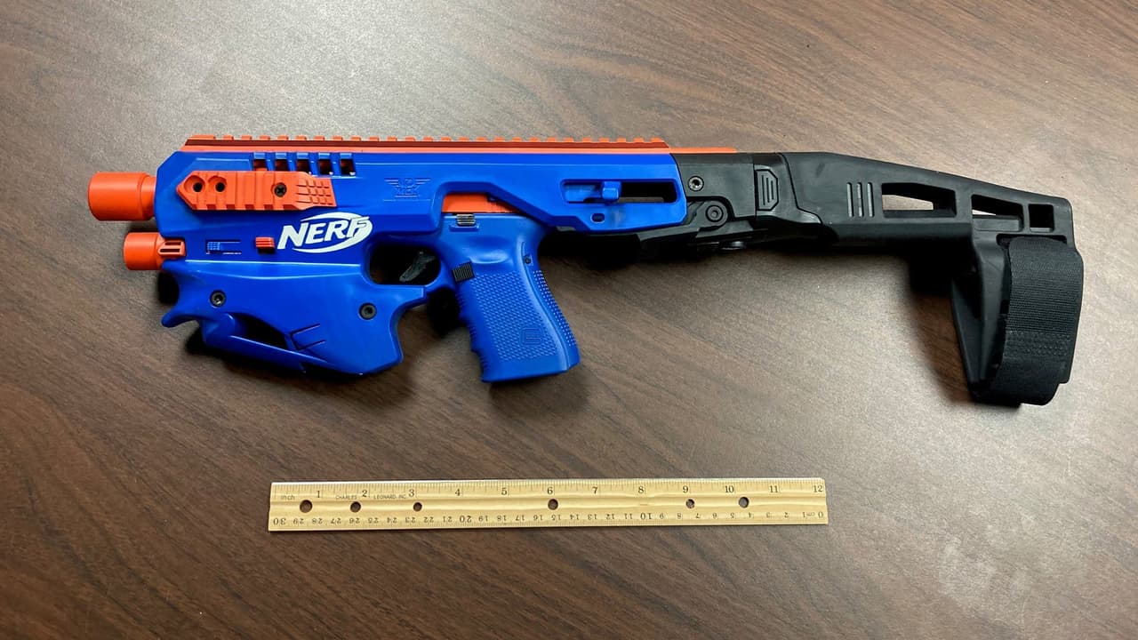 Gobierno de Nueva York prohíbe la venta de armas de juguete realistas en el Estado