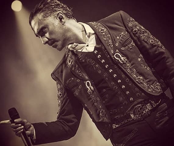 "Estoy muy triste porque debido a mi lesión no podré estar en el festival de Viña. El compromiso y respeto que siempre he tenido con mi público es muy grande", indicó a través de un comunicado.