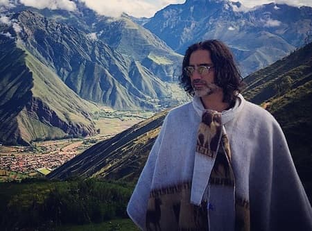 "Amigos, familia y medios d com q preguntan: estoy en casa bien y sano, gracias a todos los q se preocupan por mi!! (sic)".