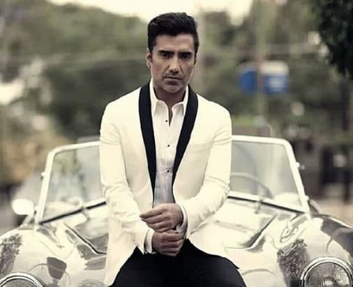 Por el momento el hijo de Vicente Fernández deberá descansar en casa y así pronto estará de regreso en los micrófonos.