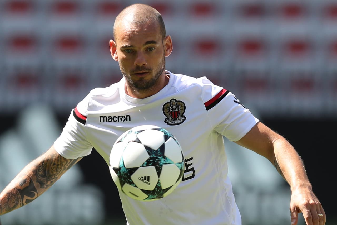 Nice's Dutch midfielder Wesley Sneijder attends a training session on the eve of the UEFA Champions League football match between Nice and Naples on August 21, 2017 at the Allianz Riviera stadium in Nice, southeastern France. / AFP PHOTO / VALERY HACHE (Photo credit should read VALERY HACHE/AFP/Getty Images)