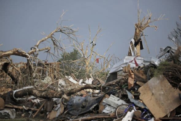 Se da la circunstancia de que en 1999 otro tornado afectó a Moore, destruyó parte de la localidad y mató entonces a 41 personas.