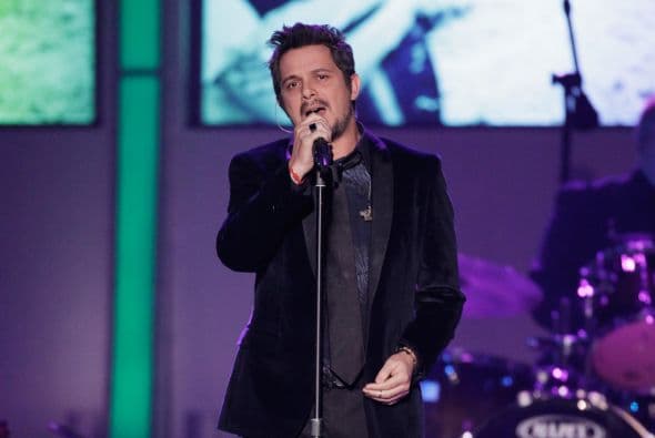 ¡Todo un galán madurito!