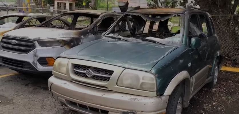 Queman cuatro vehículos en cuartel de la policía en Vega Baja