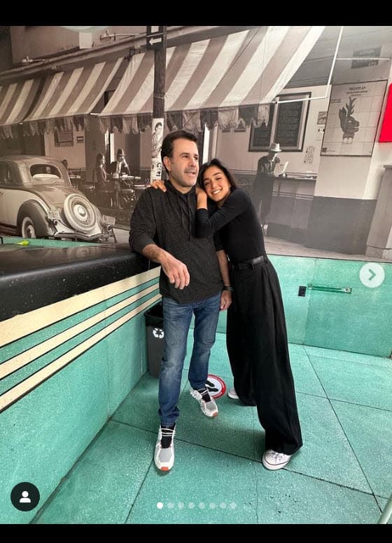 Además, 
<b><a href="https://www.univision.com/famosos/ale-capetillo-eduardo-capetillo-novio-reaparece-polemica" target="_blank">reapareció muy feliz al lado de su papá, Eduardo Capetillo</a></b>, luego de que se especuló que él estaba molesto con ella por mantener una relación amorosa en España con Nader Shoueiry, un joven de origen libanés. 
<br>