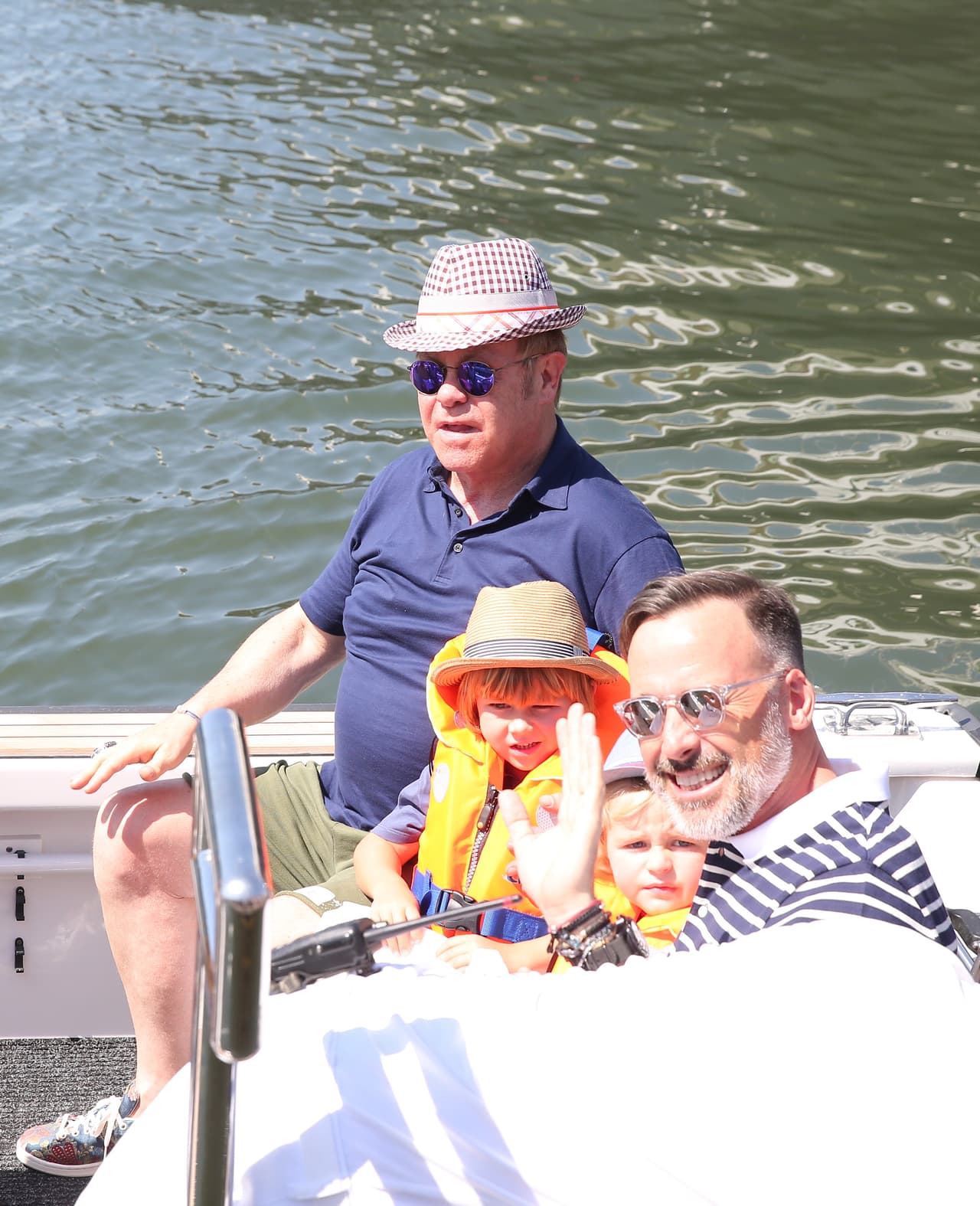 Las vacaciones familiares de Elton, David y sus hijos Zachary y Elijah.