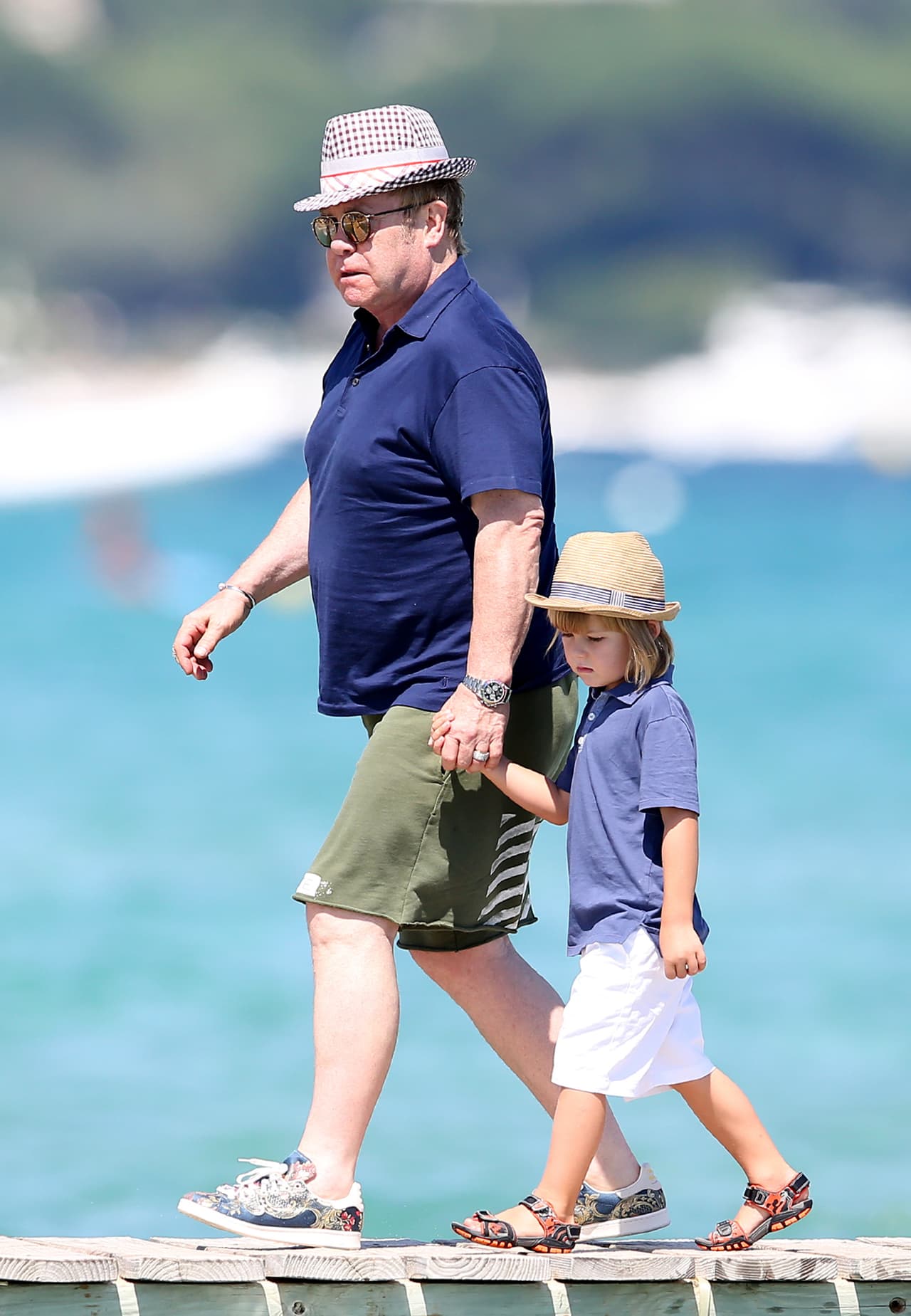Las vacaciones familiares de Elton, David y sus hijos Zachary y Elijah.