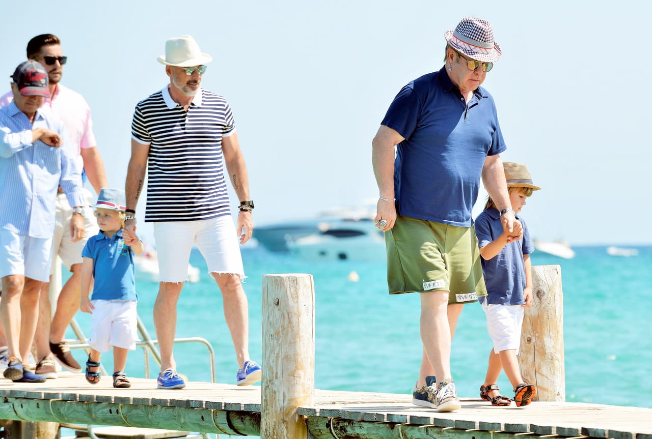 Las vacaciones familiares de Elton, David y sus hijos Zachary y Elijah.