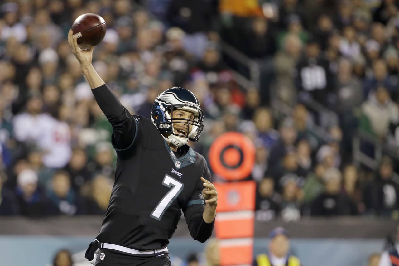 Chip Kelly no tiene la menor duda que Sam Bradford debe continuar como QB titular
